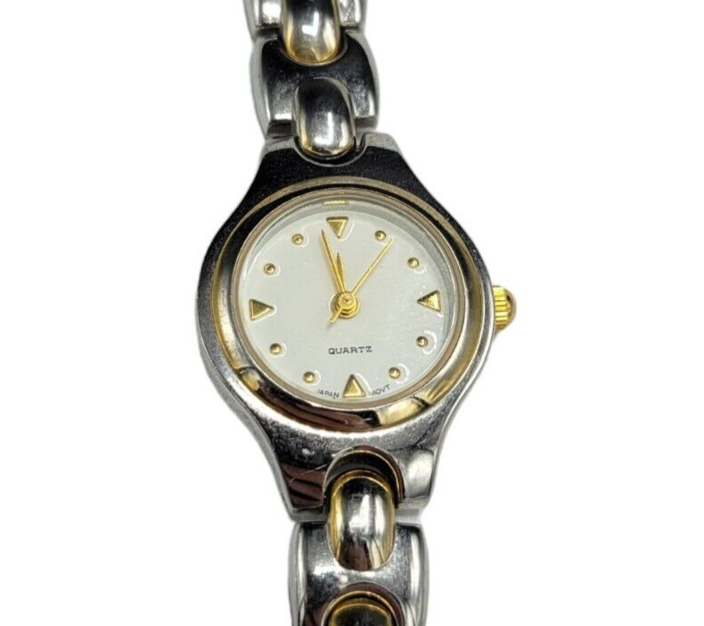 Quartz Women’s Silver Tone Snap Clasped Band Analog Watch