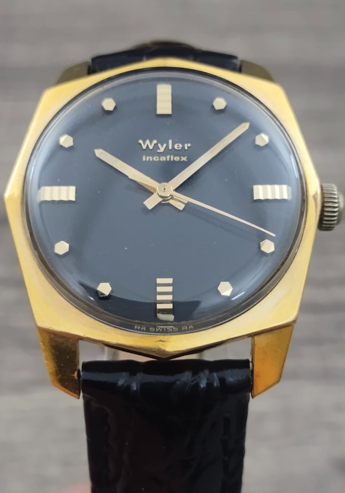 WYLER Incaflex -rare OCTAGON faceted Case- RARE Black GLOSS Dial – ETA 2354