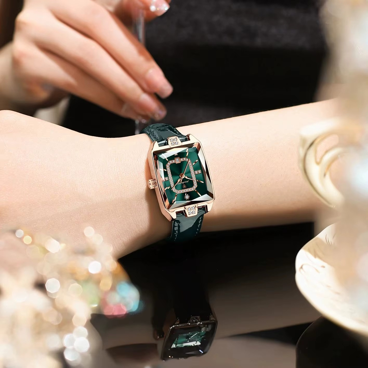 Elegant Women Leather Strap Watch Casual Ladies Analogue Quartz Wristwatch Gift