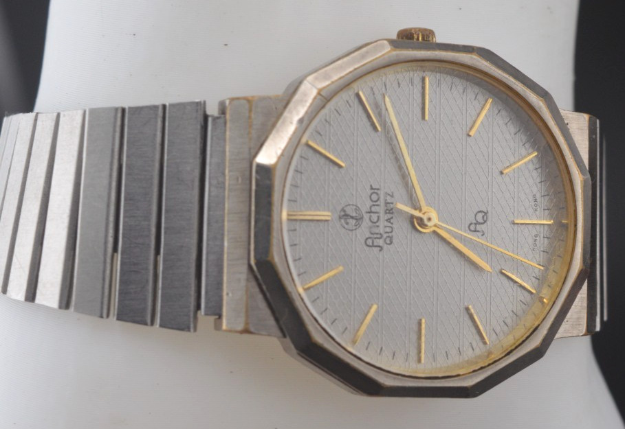 Vintage Anchor Quartz Wristwatch New battery runs great ”GUARANTEED” Serviced