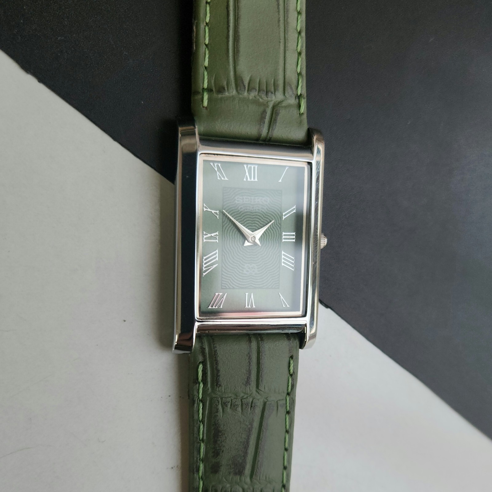 Vintage Seiko Slim Tank Quartz Men Green Dial Dress Watch-Free Shipping