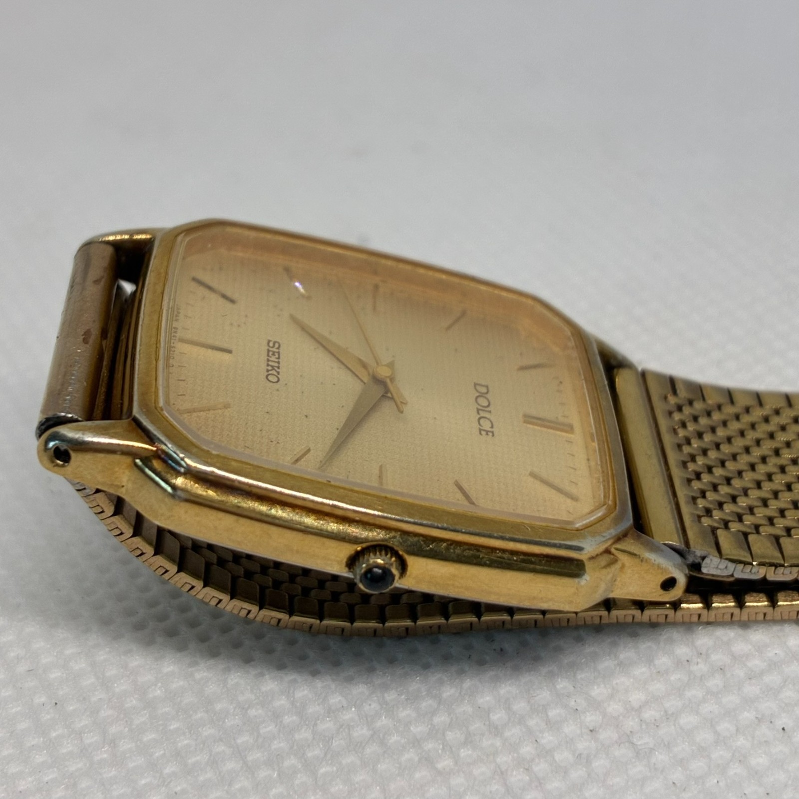 Seiko Dolce 8N41-5120 Men Watch Gold Tone Linen Dial Tank Square Mesh Band