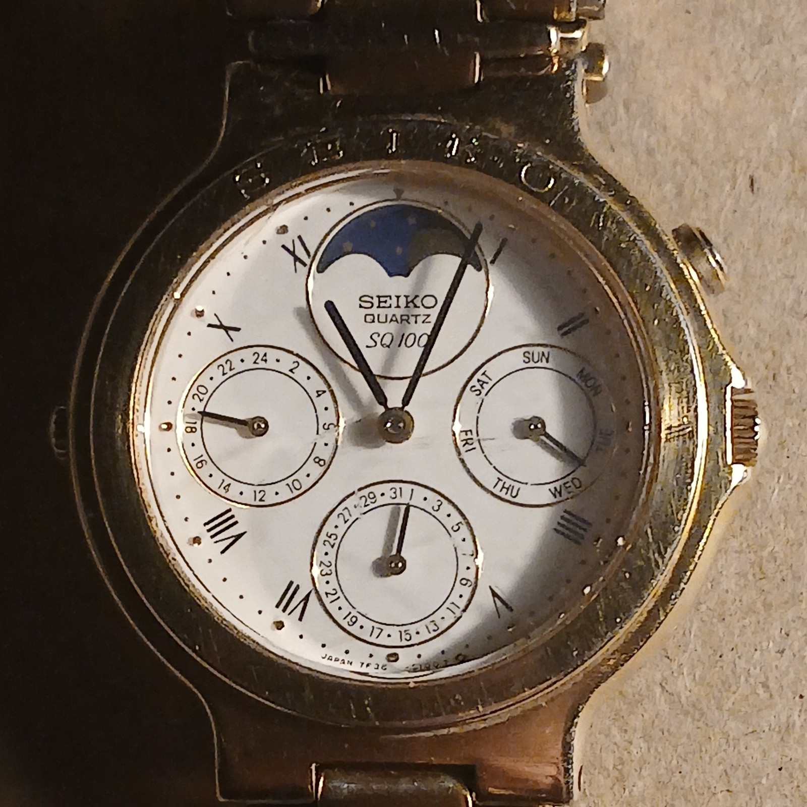 Seiko 7F38 6110 moonphase quartz watch working spares please see description