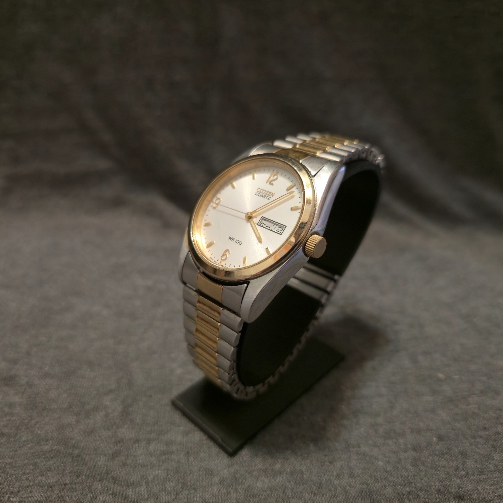 Vintage Citizen Quartz WR100 Men’s Wristwatch Original Bracelet New Battery Runs