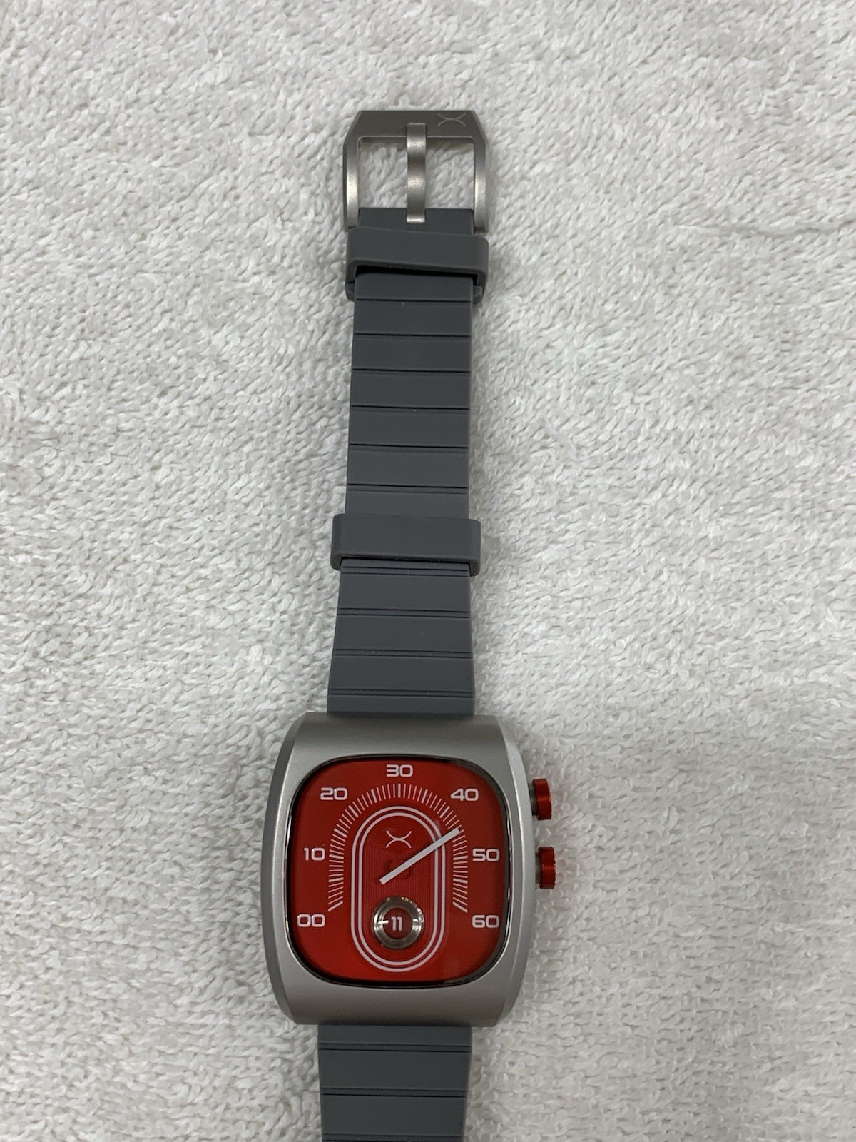 Xeric Retroscope Jump Hour Red 39mm Quartz Watch