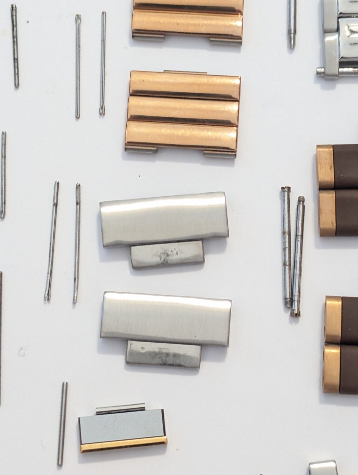 Assorted luxury watch links – brands unknown