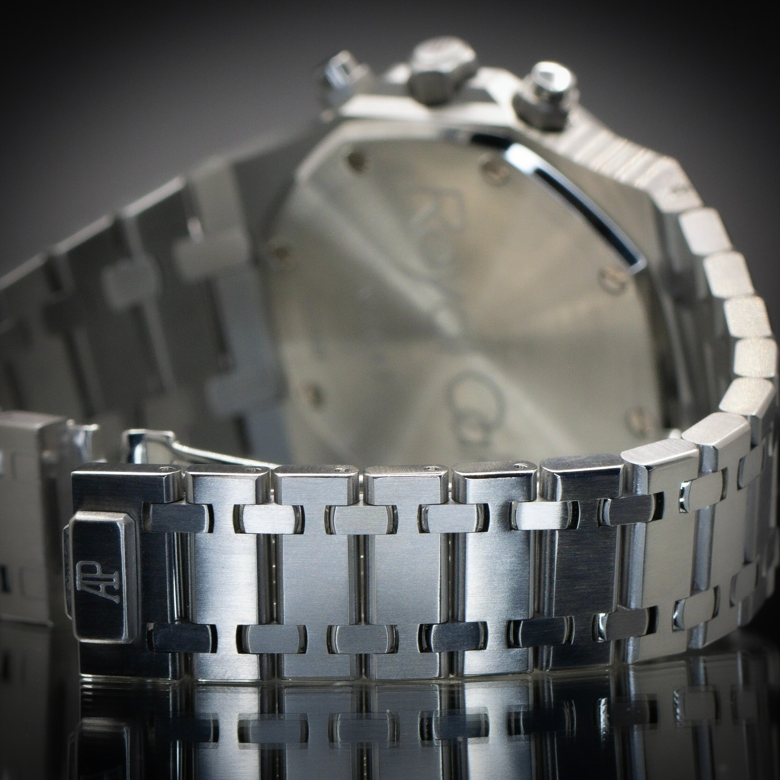 AUDEMARS PIGUET Royal Oak Chronograph 39 | “Panda” | Ref. 26300ST.OO.1110ST.06 |