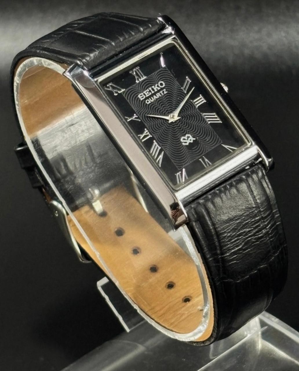 Vintage Seiko Slim Quartz Men’s Wrist Watch With Free DDP Shipping