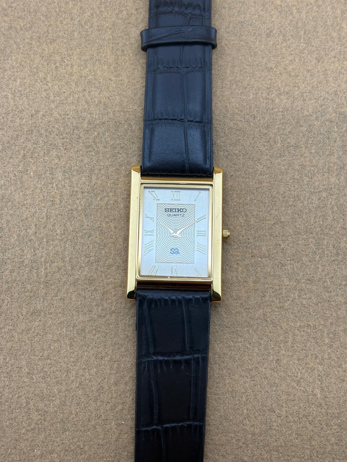 GOLD DIAL-Vintage Seiko Slim Quartz Men’s Wristwatch-dark brown strap