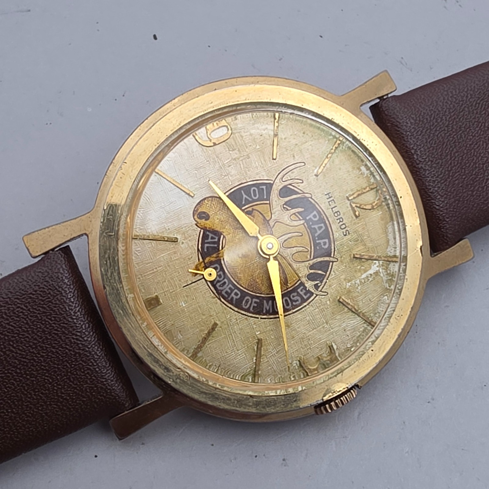 Vintage Helbros men’s manual wind watch Loyal Order of Moose linen dal 1950s