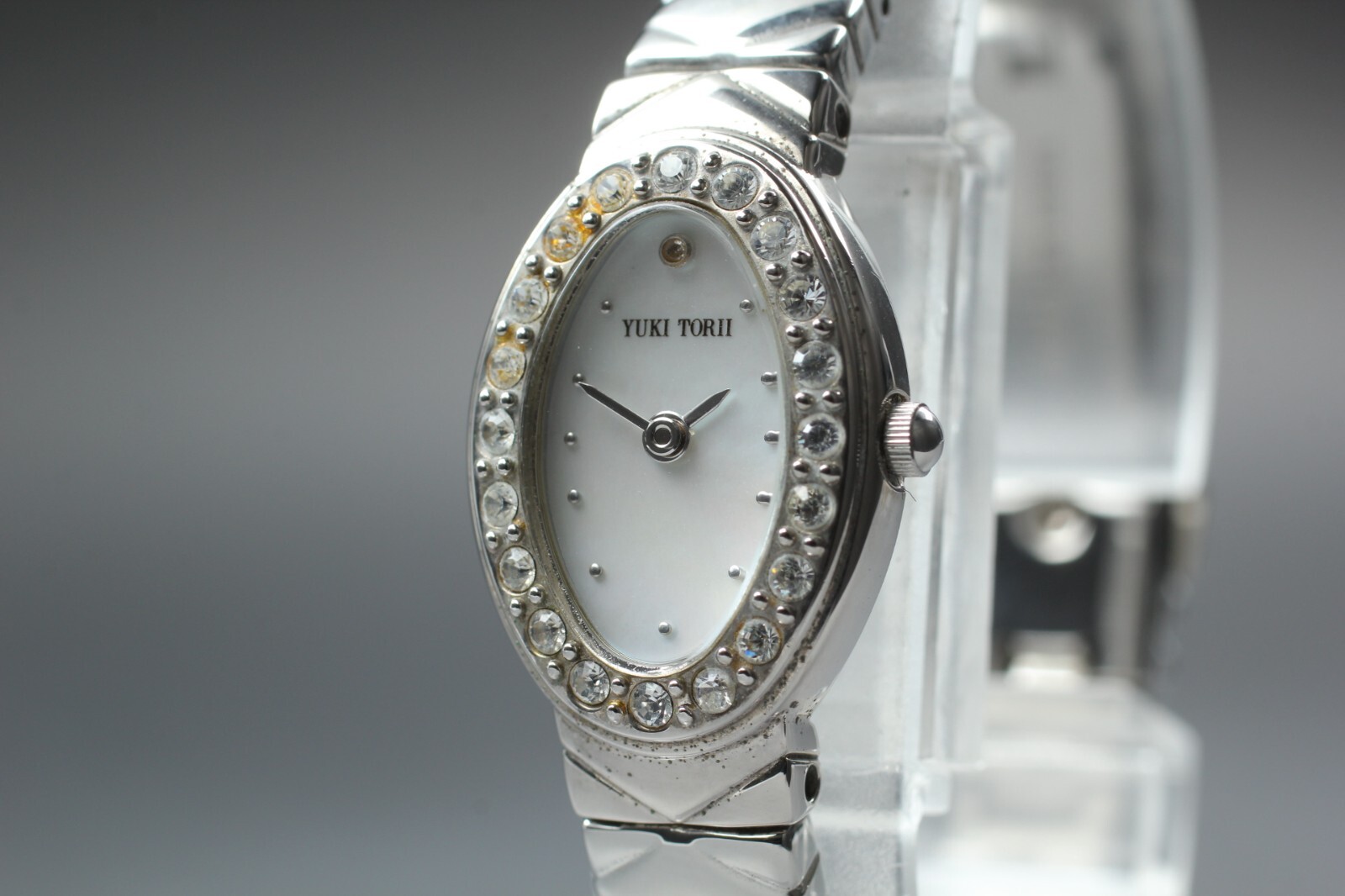 Yuki Torii Noevir U101MN Shell Dial Stone Bezel Silver 18mm QZ Women Watch JAPAN