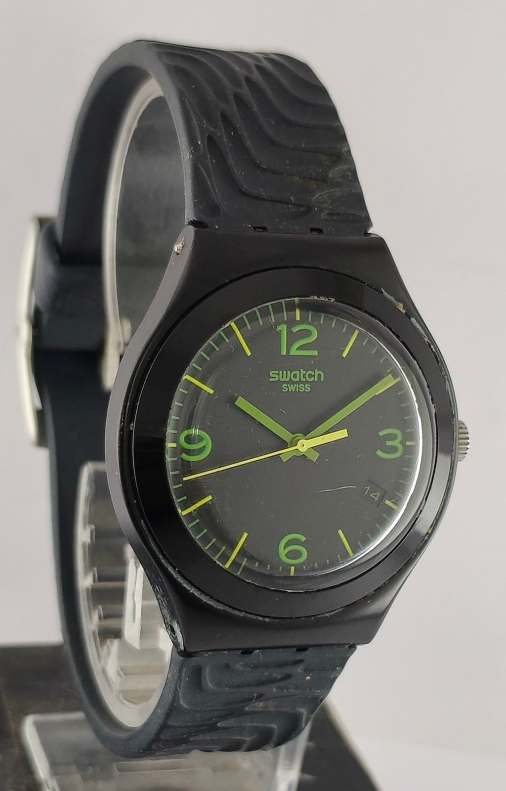 Beautiful Swatch Quartz Plastic Case Black Dial ‘Date’ Women Watch Rubber Band