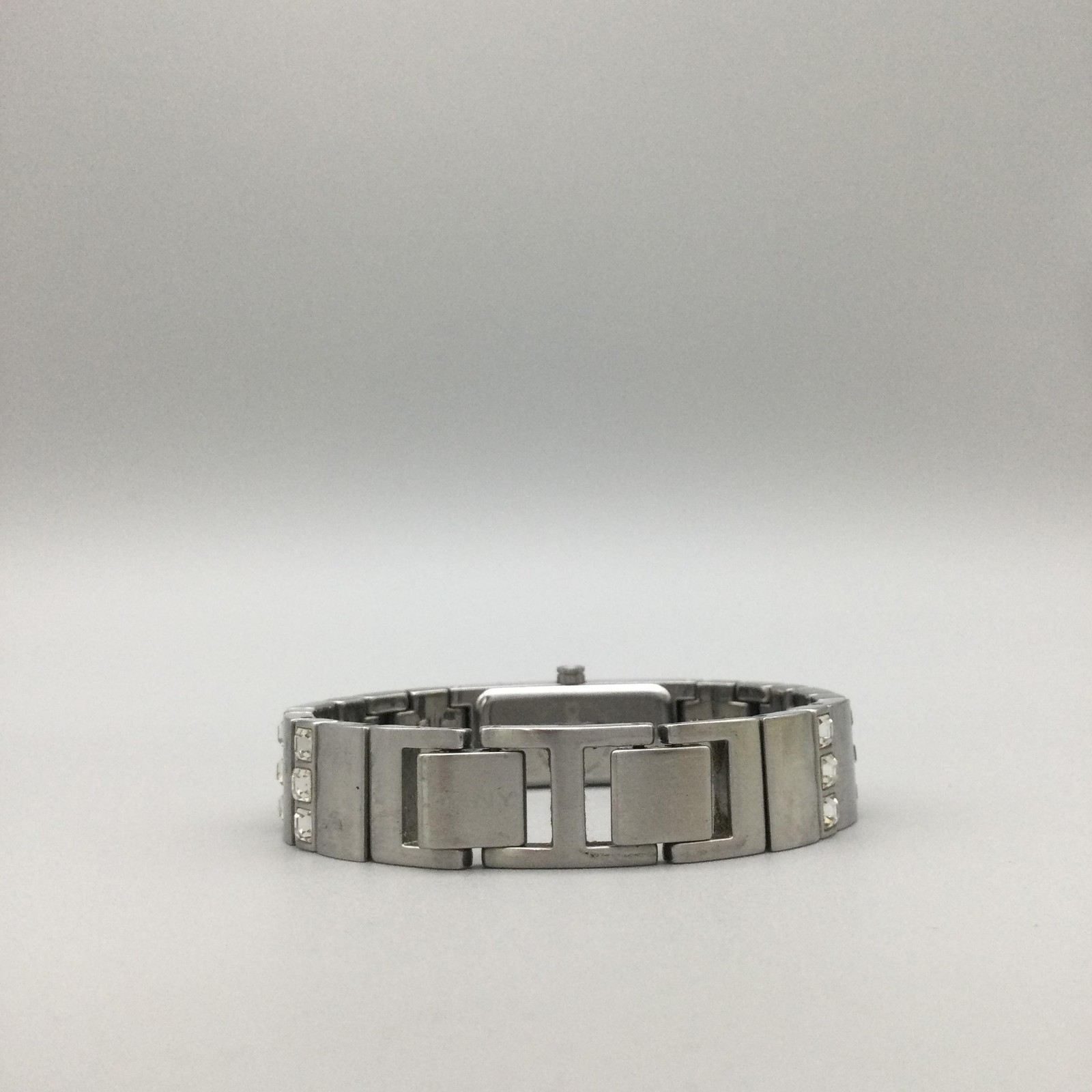 DKNY Womens Watch 13mm Silver Tone Stainless Crystals NY-2001 New Battery 6″