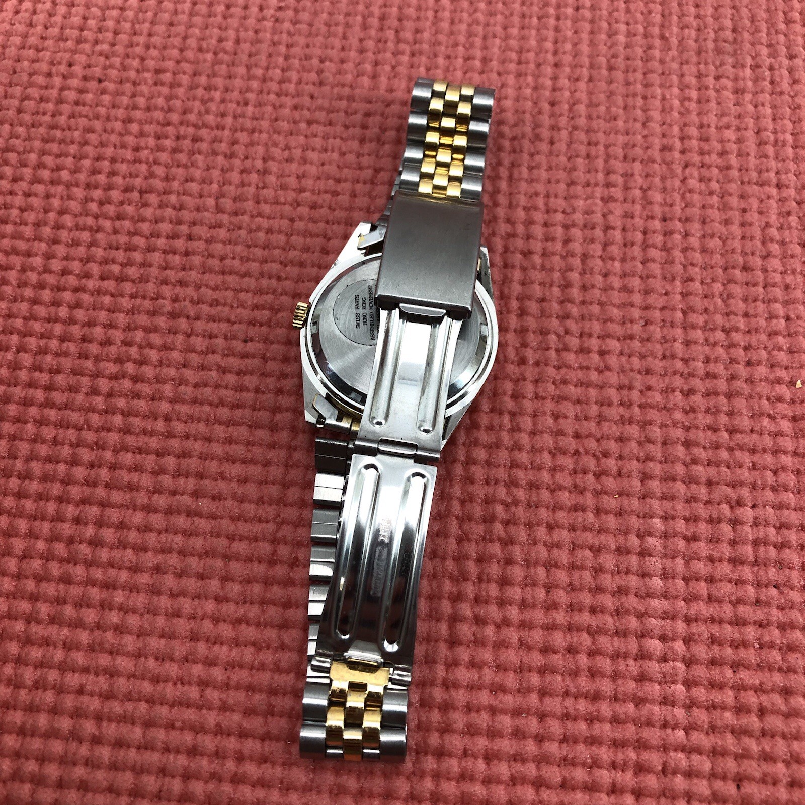2 tone wristwatch men’s gold and gray swiss parts made in China Needs Battery