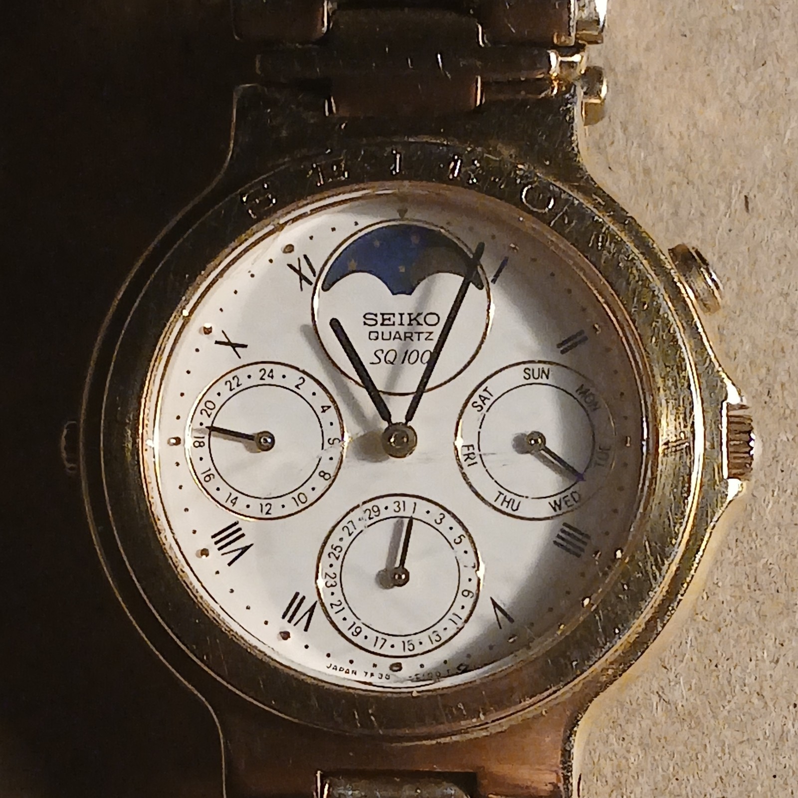 Seiko 7F38 6110 moonphase quartz watch working spares please see description