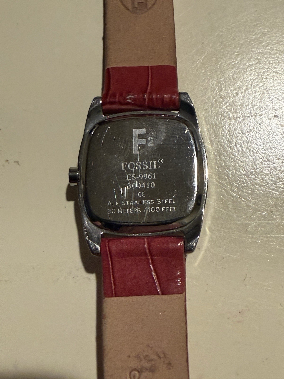 Fossil F2 Ladies Wristwatch ES-9961 Red Leather New Battery Works Great