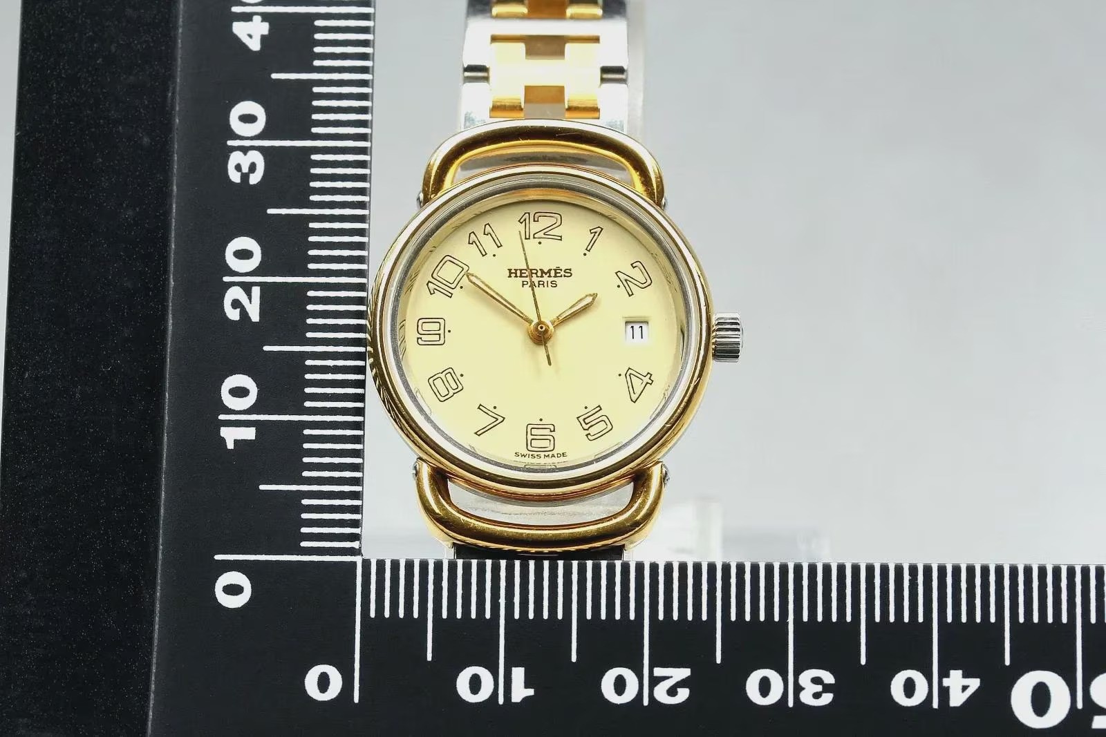 [Near MINT] HERMES Pullman 24mm Ivory Dial Gold Date Qz Women’s Watch From Japan