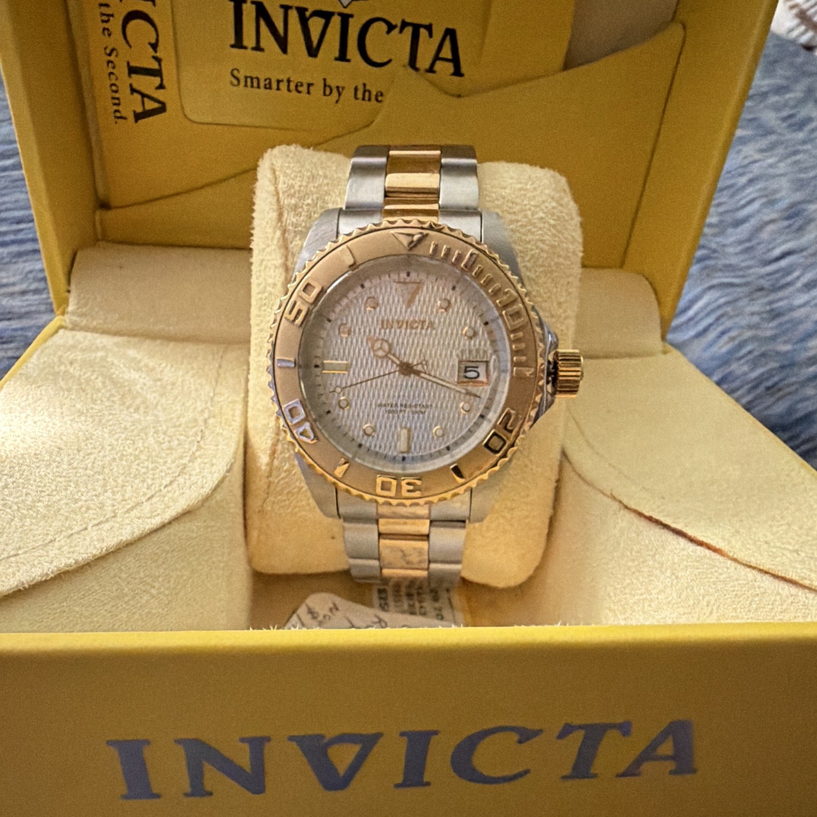 Invicta Women’s Pro Diver Two-Tone Quartz Analog Date 36mm 100m Box Manual