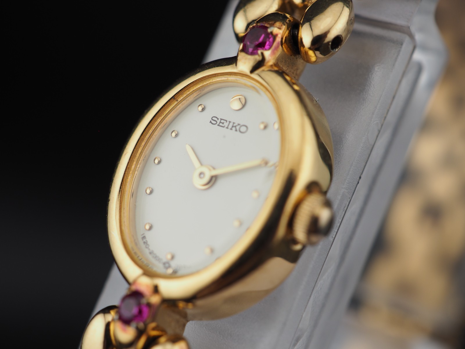 “Vintage 1988 NEAR MINT Seiko Tissé 1E20-6140 White Quartz Mens Watch JAPAN”