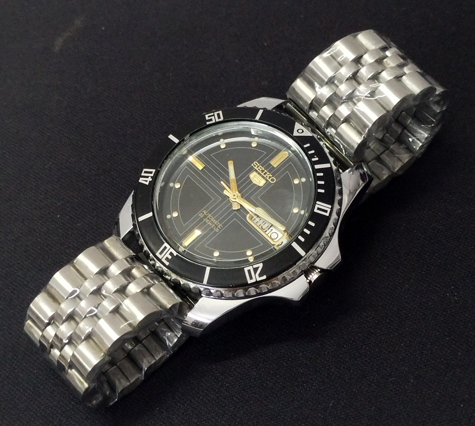 Vintage Seiko 5 Automatic Watch for Men Black Dial Excellent Condition