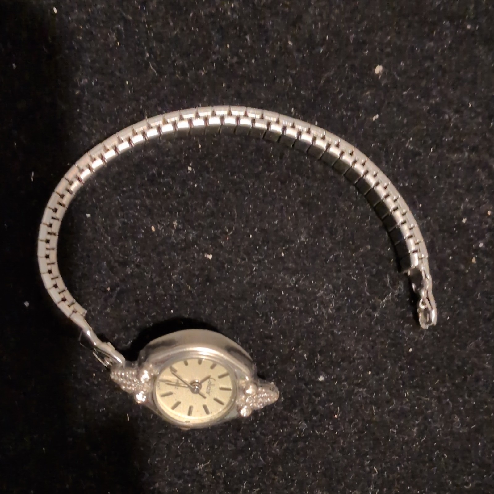 Collezio Quartz Analog Wristwatch Silver Bracelet Baton Indexes AS IS; W/O Box