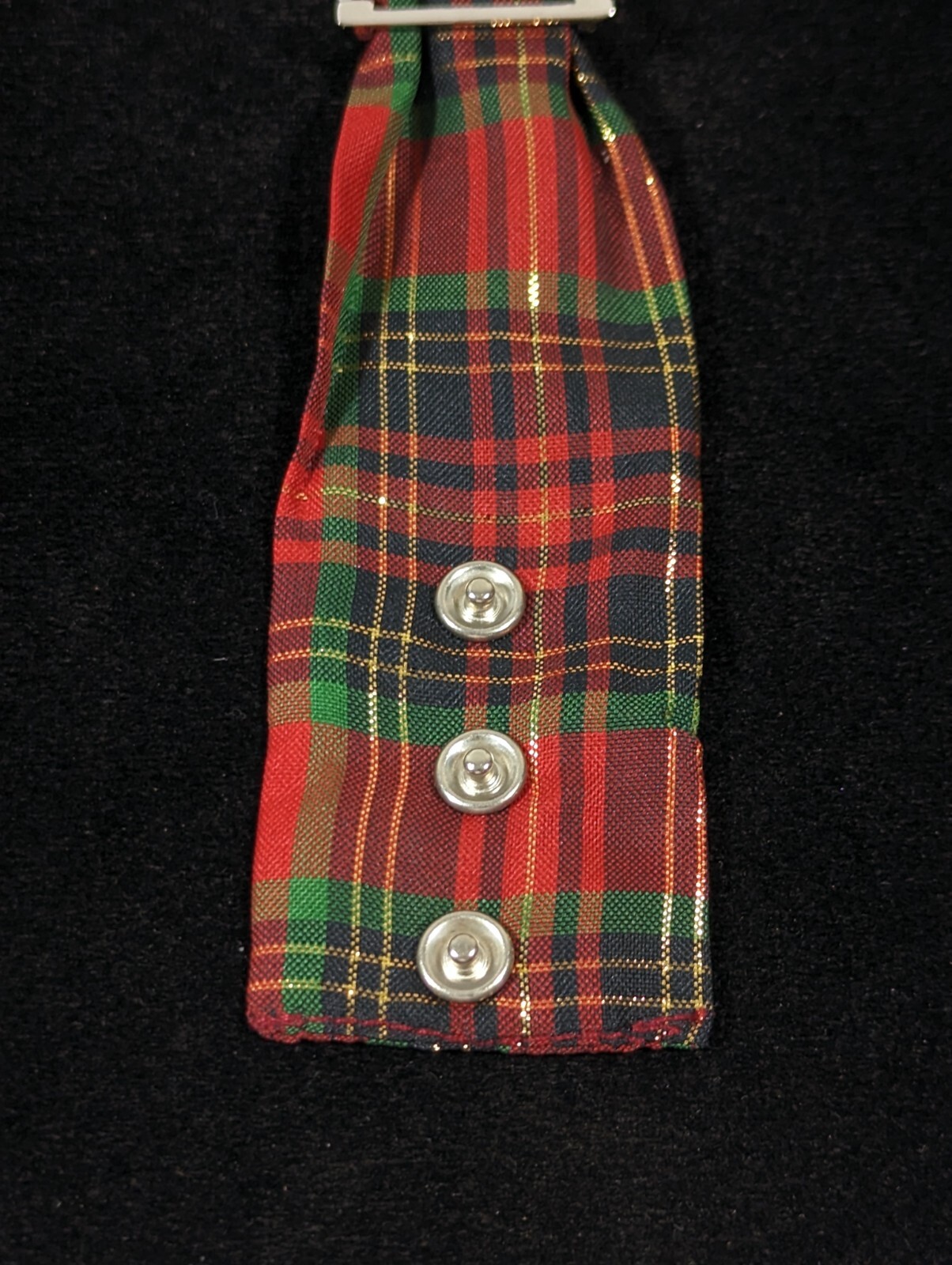 Kessaris White Dial Silver Tone Case Christmas Red Green Cloth Band Watch 7.5 In