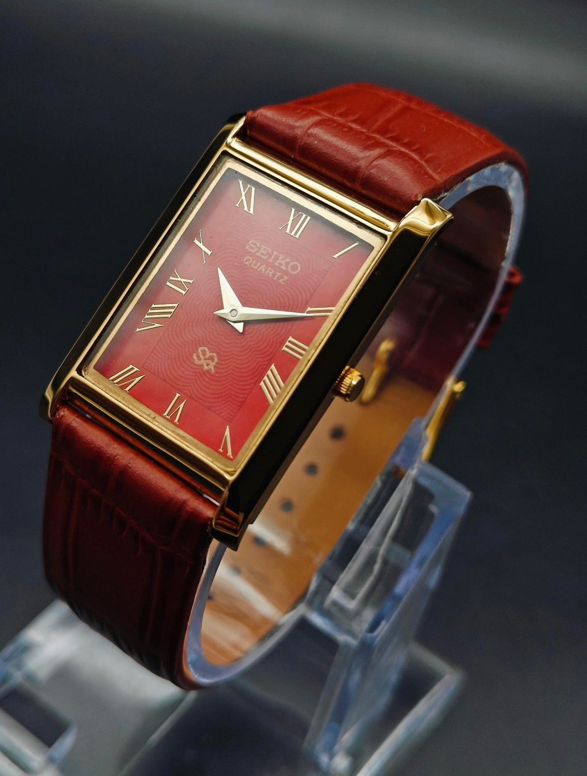 Vintage Seiko Vintage Quartz Watch Red Dial Men’s Slim Classic Wristwatch F/S