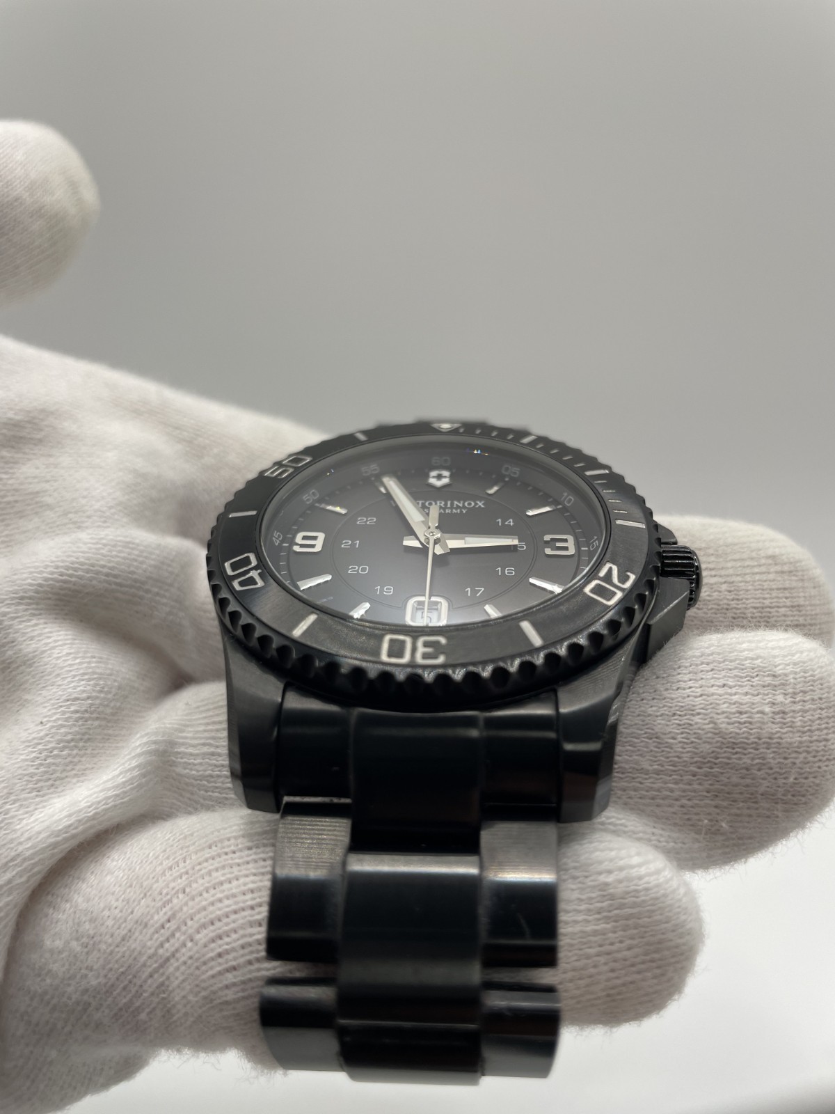 【MINT】 Victorinox Swiss Army Maverick Black Edition Men’s Quartz Watch 241798