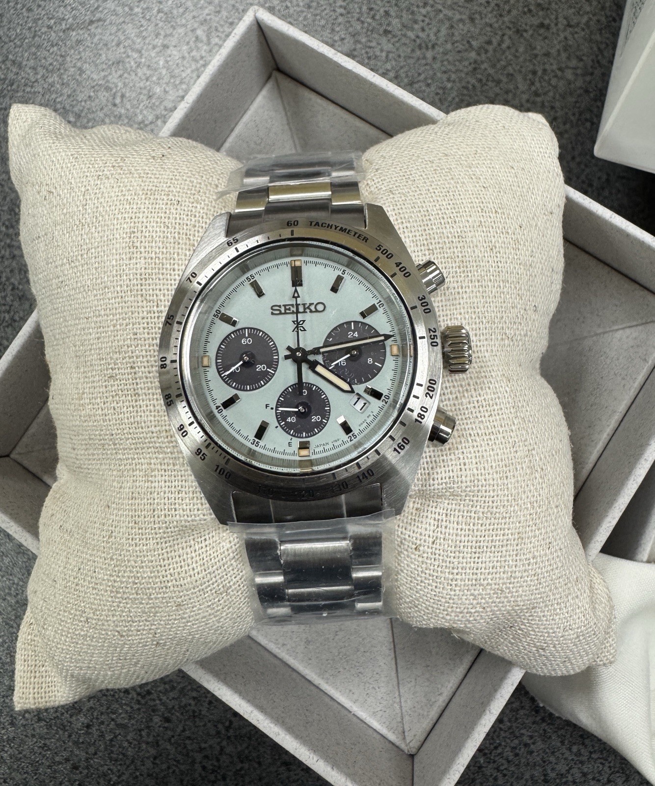 Seiko Prospex Solar Chronograph Men’s 39mm Green Dial Watch SSC965 Made In Japan