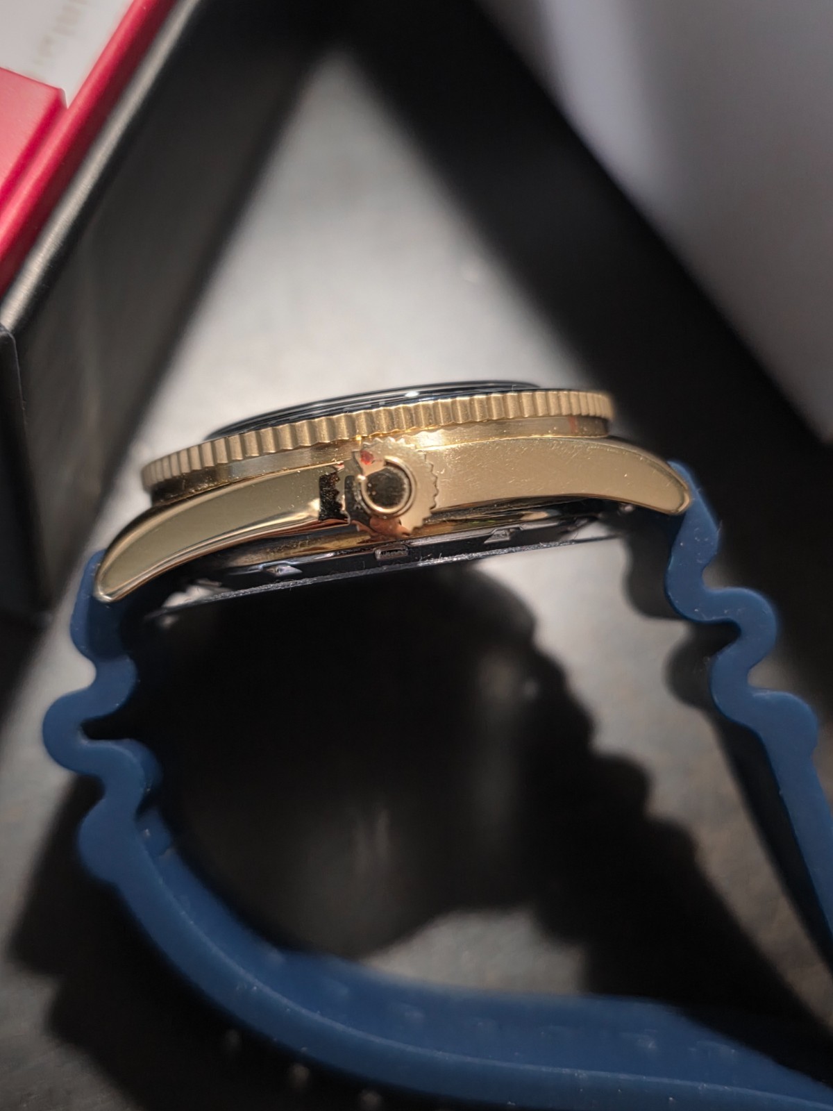 Vintage Caravelle Sea Hunter Dive Watch 44B129 Gold Blue Rubber Strap 2026 NEW