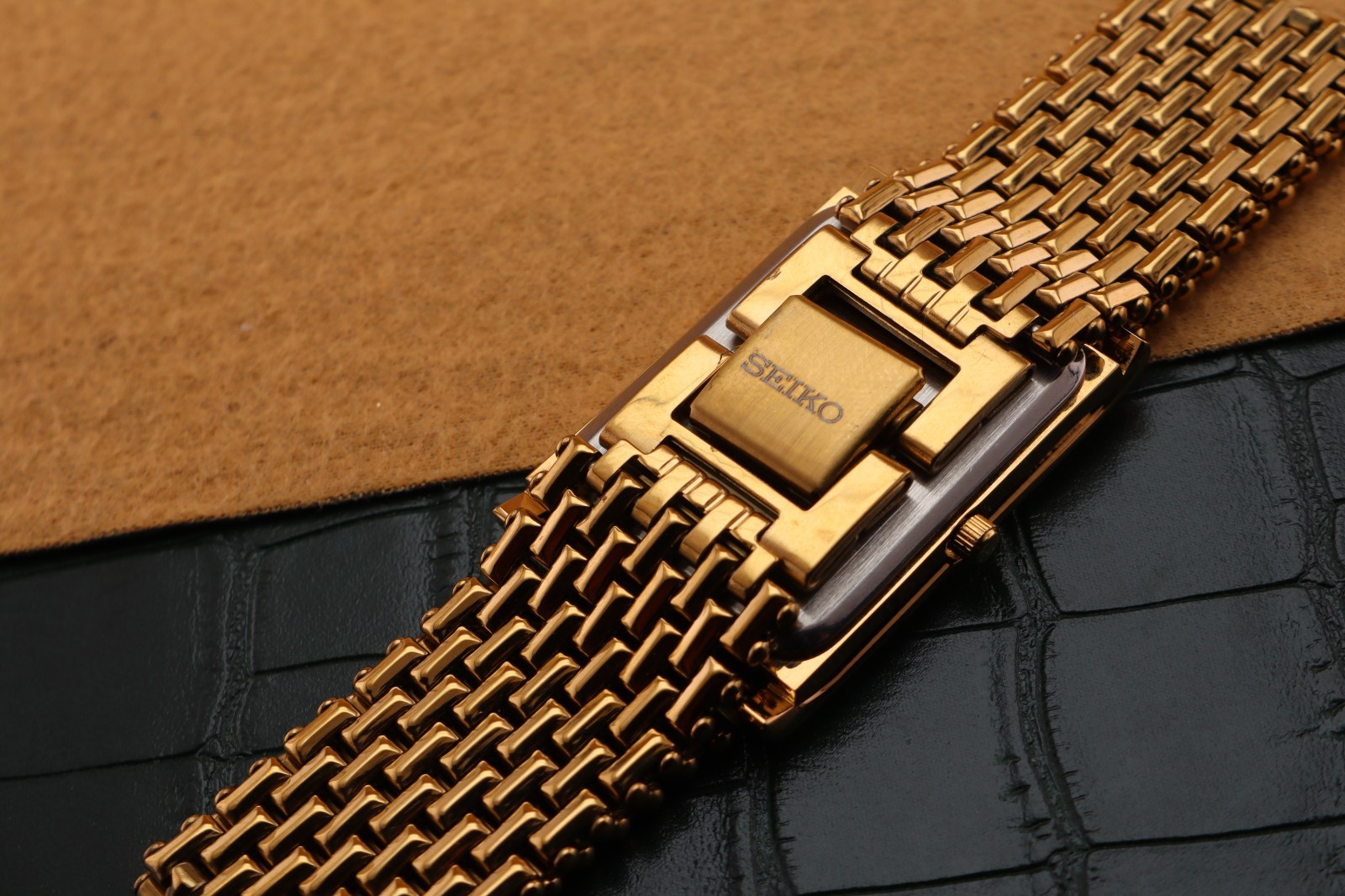 Vintage Seiko Slim Quartz Men’s Wrist Watch Gold Dial with Gold Bracelet.