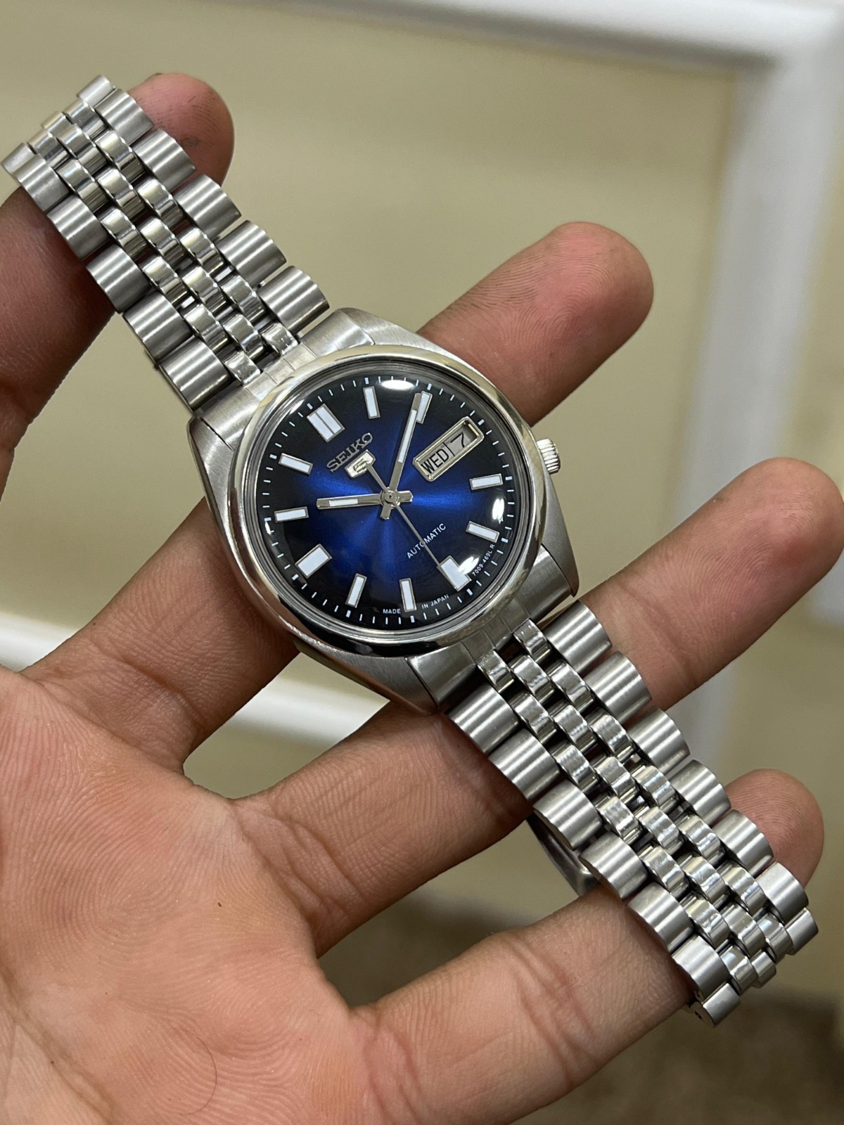 Seiko 5 Automatic Blue and Black Dial Mens Watch Japan Made 7009