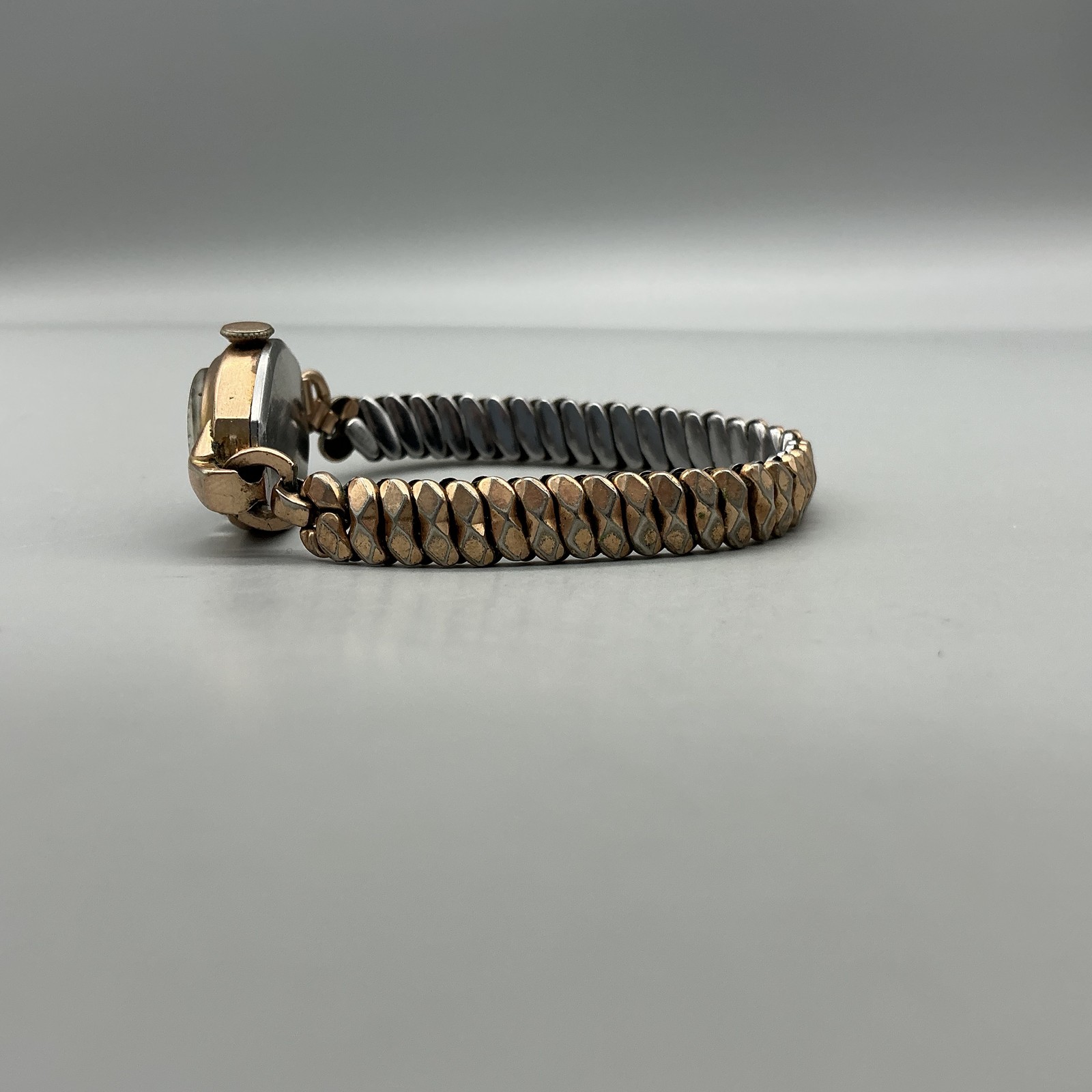 Vintage Bulova Womens Watch 16mm Gold Tone Manual Wind Stretch Bracelet