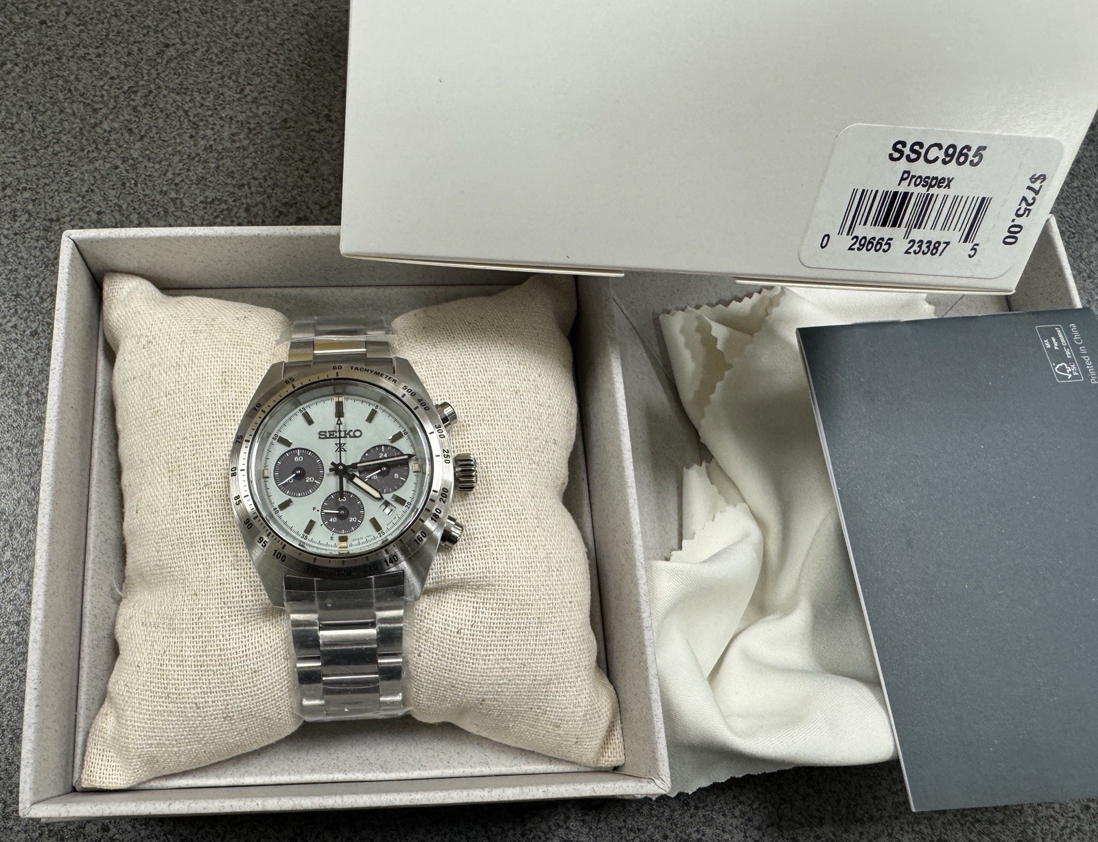 Seiko Prospex Solar Chronograph Men’s 39mm Green Dial Watch SSC965 Made In Japan
