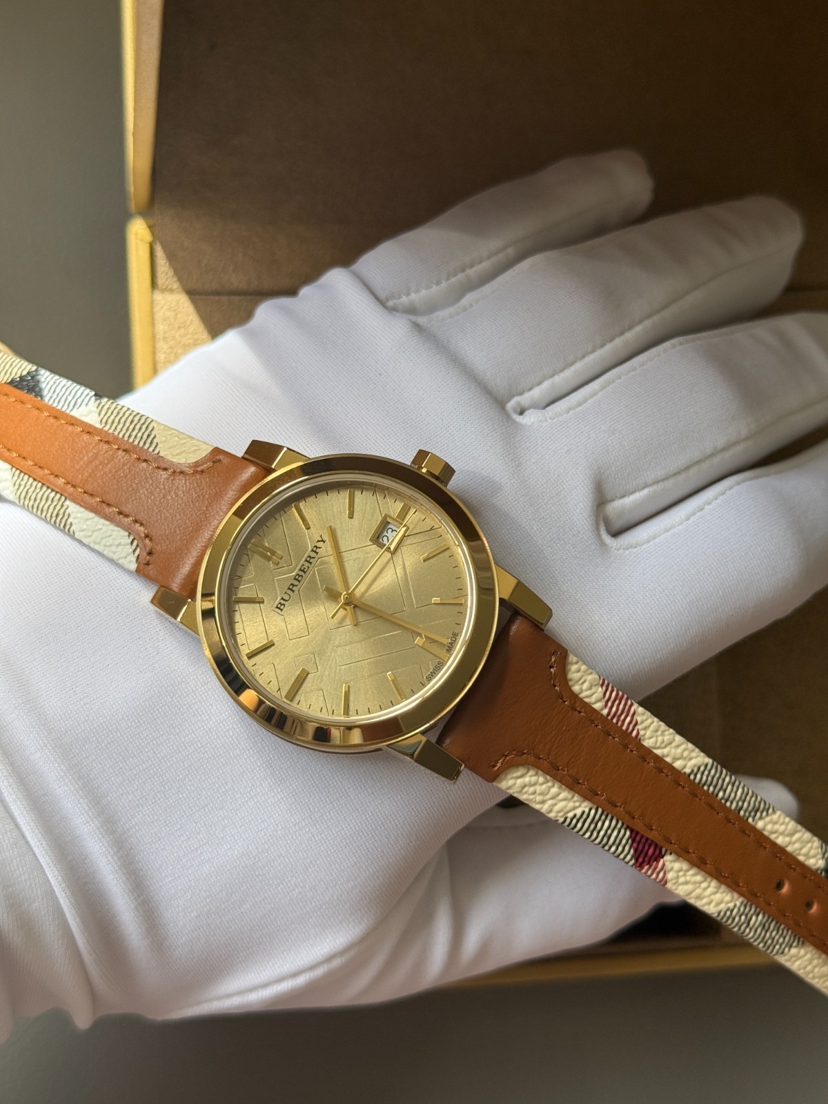 Burberry The City Champagne Dial Tan Leather and Fabric Trim Ladies Watch bu9133