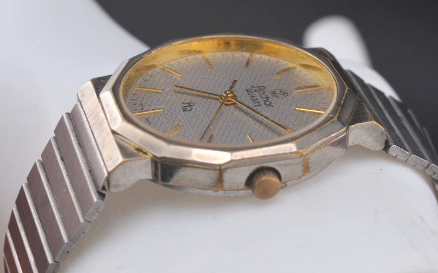 Vintage Anchor Quartz Wristwatch New battery runs great ”GUARANTEED” Serviced