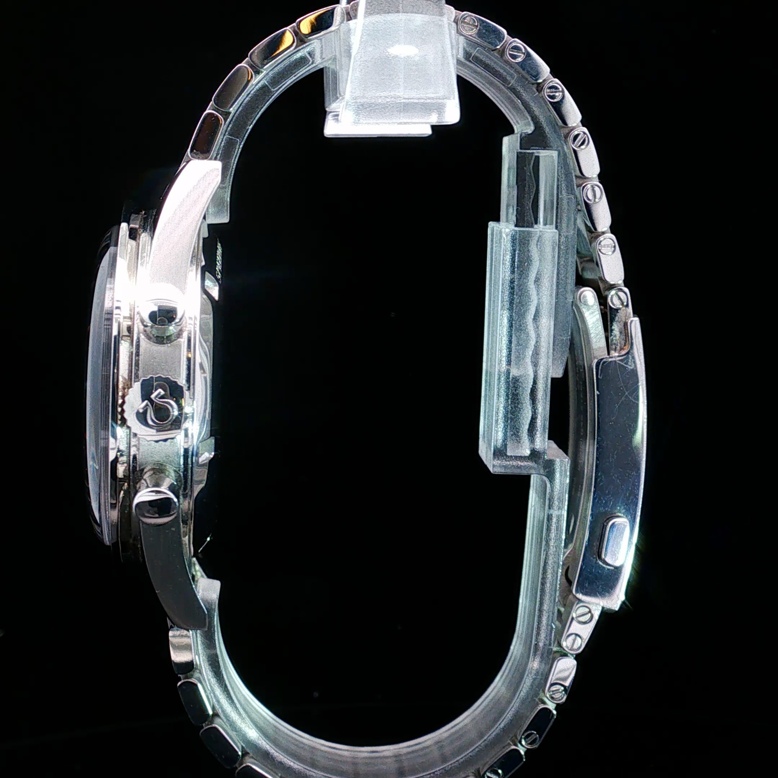 First Omega in Space (FOiS) with the Calibre 3861 – Preowned – 310.30.40.50.06.0