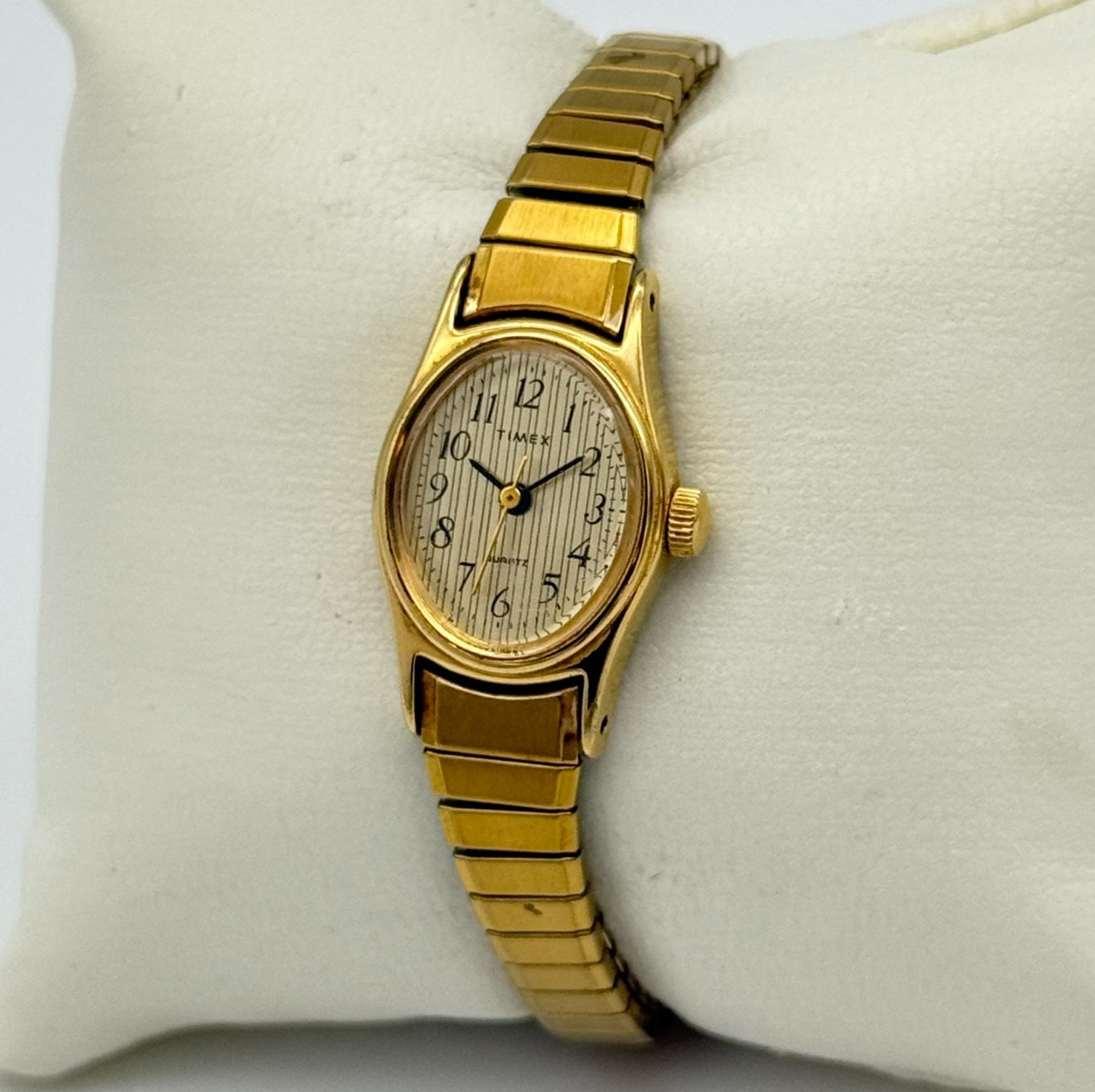 Women’s Vintage 1987 TIMEX Gold Tone Classic Petite Flex Bracelet Watch, Oval