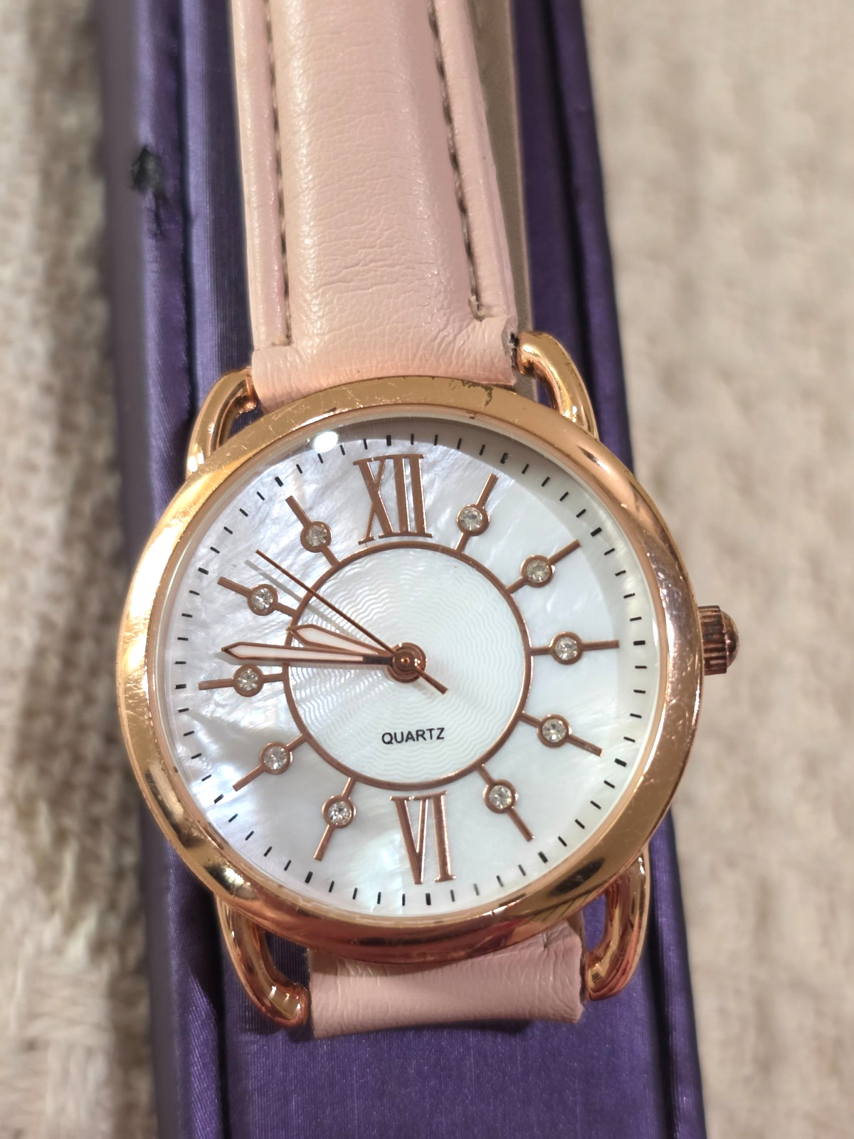 Rose Gold Bezel MOP Face Crystal Hour Marks Easy to Read Women’s Watch Runs Well