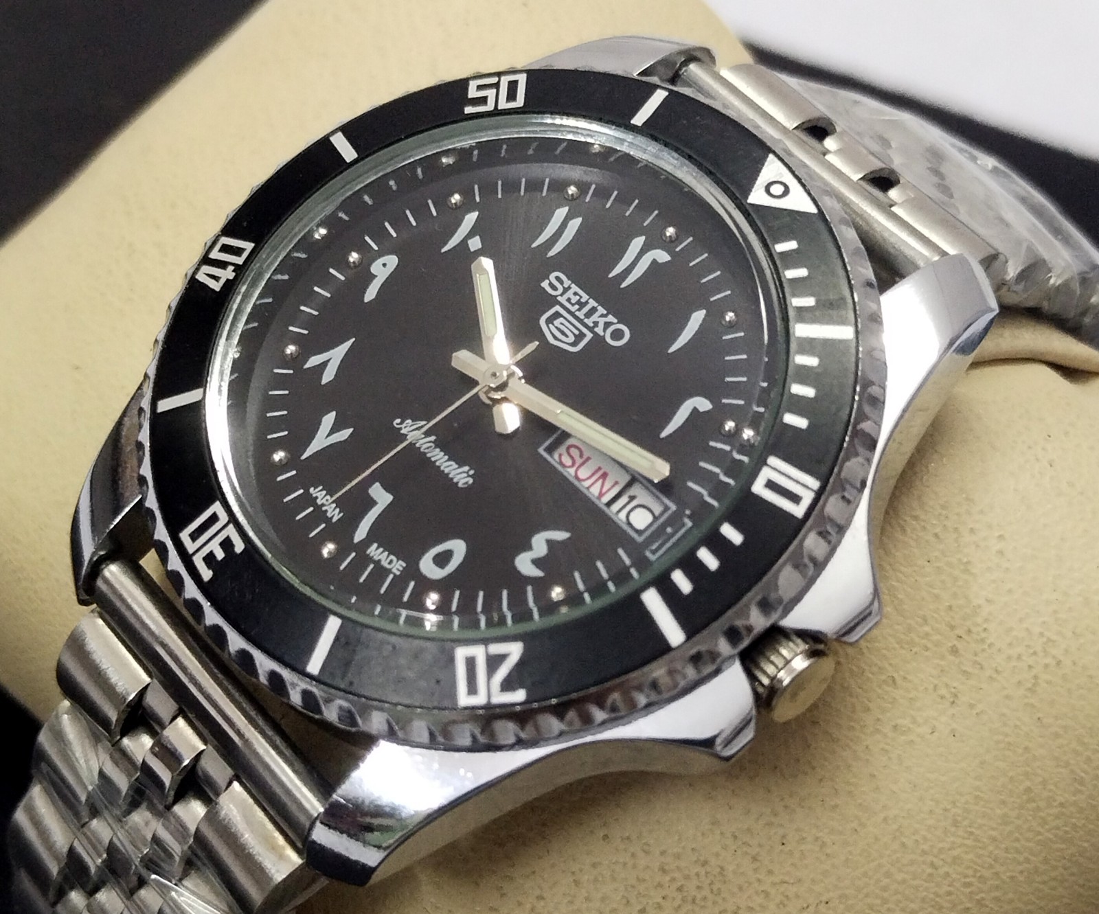 Vintage Seiko 5 Automatic Watch for Men Black Arabic Dial Working Perfectly