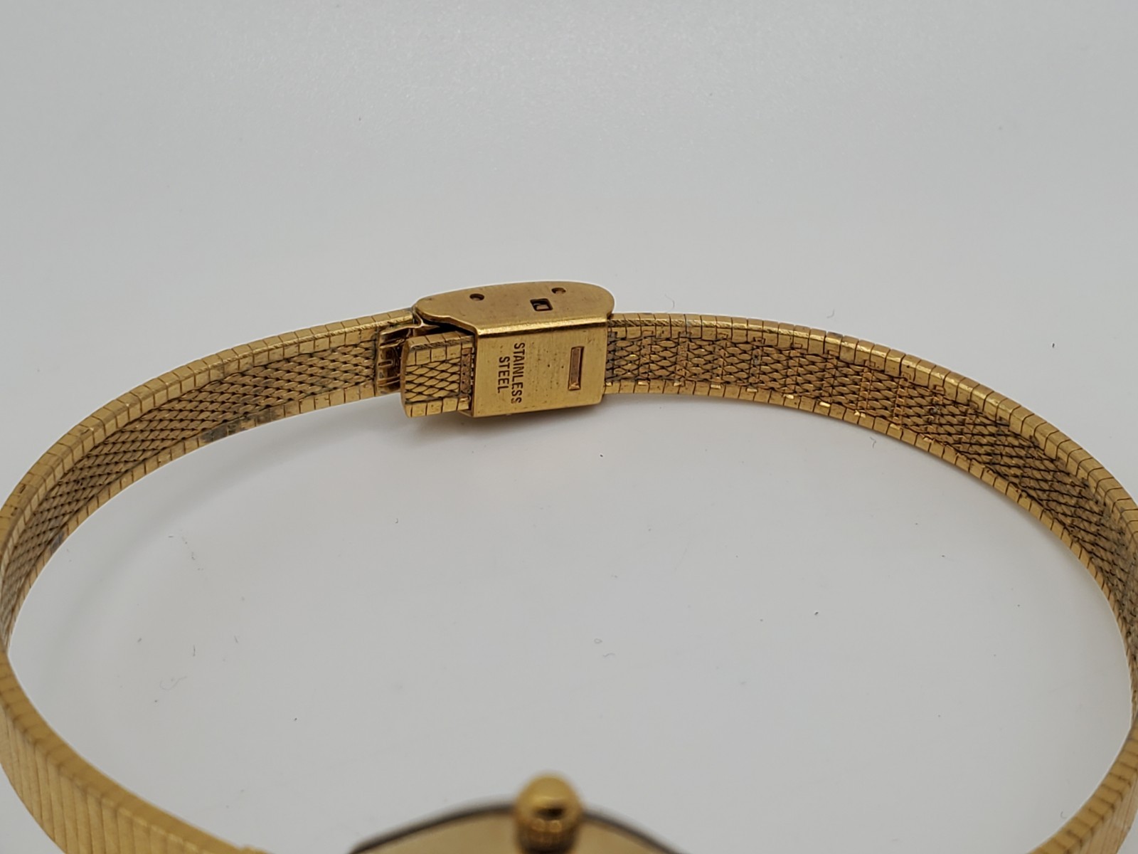 Vintage Helbros Ladies Gold Tone 16mm Oval Quartz Analog Watch New Battery