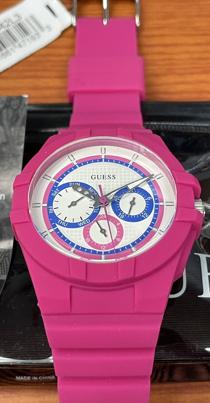 GUESS women’s Pink Rubber silicone Band White blue dial ladies Watch U0942L3