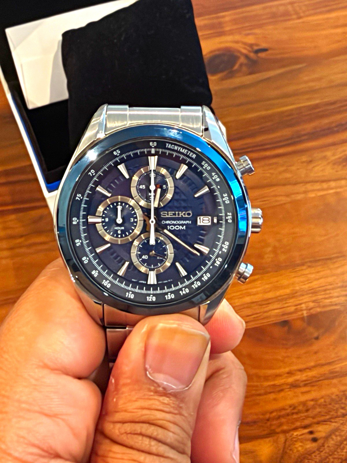 Seiko Men’s Blue Quartz Chronograph Tachymeter 43mm 100m Steel Watch Box