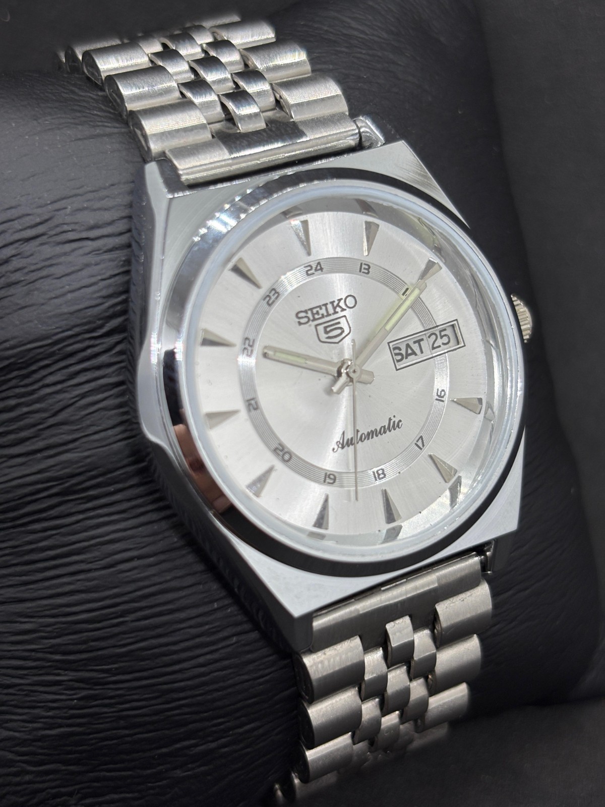 Vintage Seiko 5 Automatic Day/Date Japanese Men’s Wrist Watch