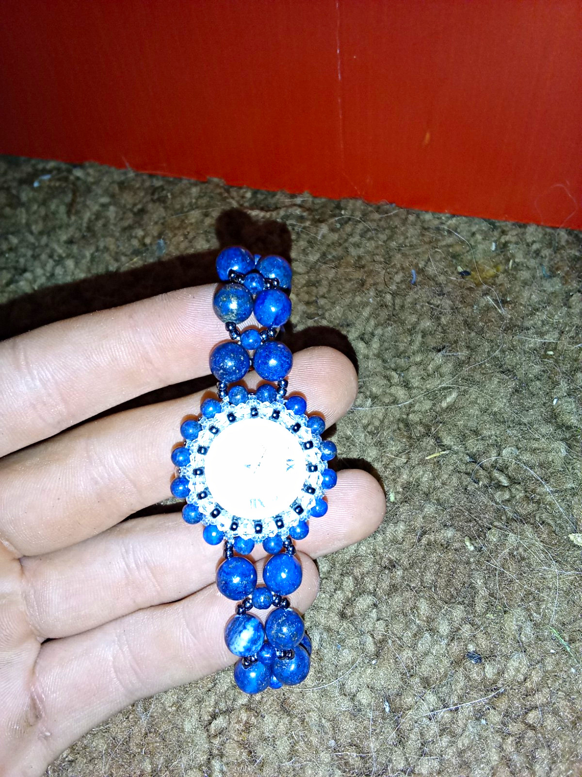 Women’s Quartz Analog Wristwatch White Dial Silver Round Case Blue Beaded Band