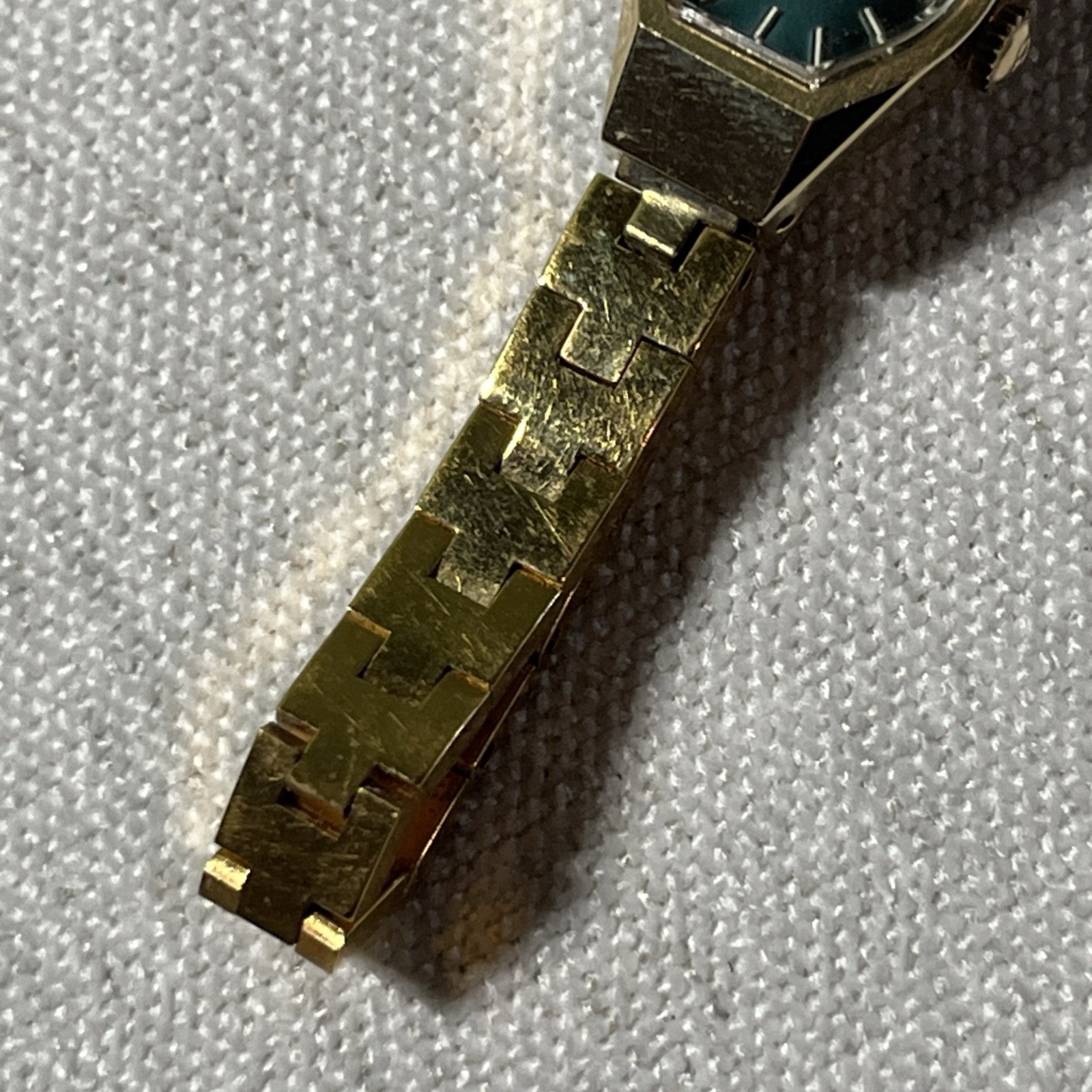 Ladies 16mm Bulova 23J Gold Tone Manual Wind Watch Green Dial 6 1/4” Running
