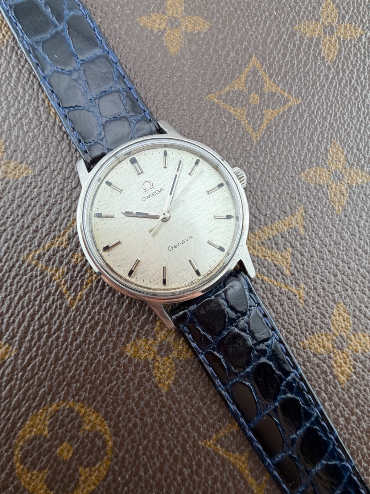 Omega Geneva Caliber 601 Stainless Steel Case Rare Dial Tapestry Swiss Made