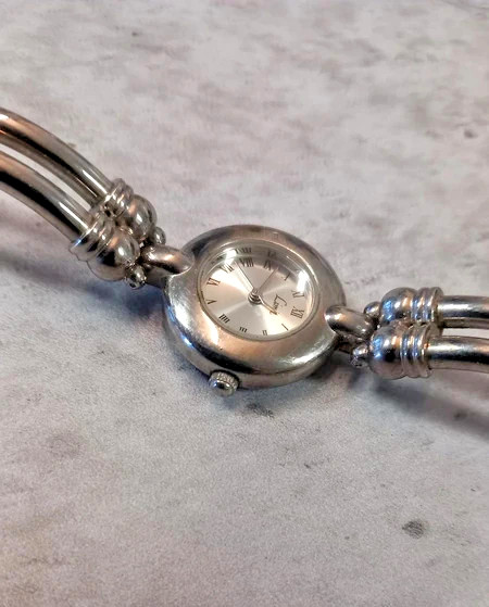 Elegant Vintage Charm Ladies Watch – Length 18cm – Fitted with New Battery