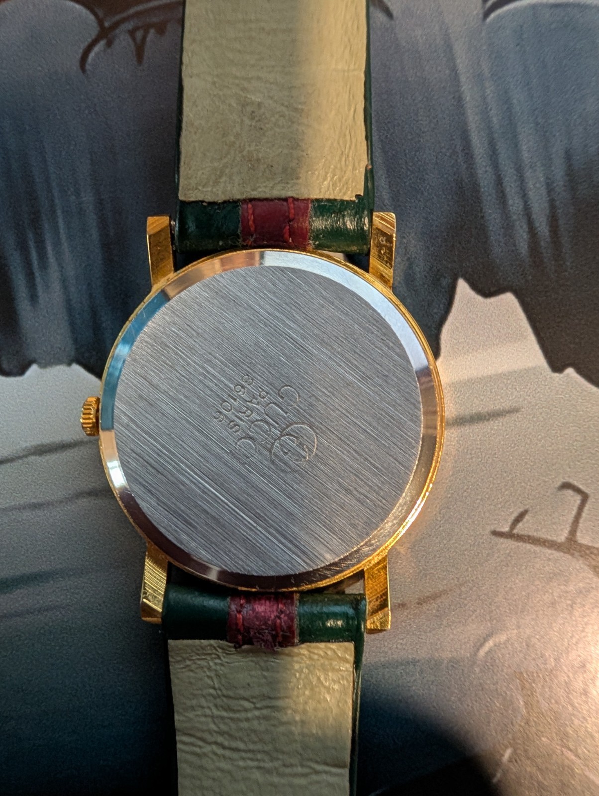 Gucci 3000L Women’s Quartz Analog Gold-Tone Logo Green/Red Dial Leather 26mm