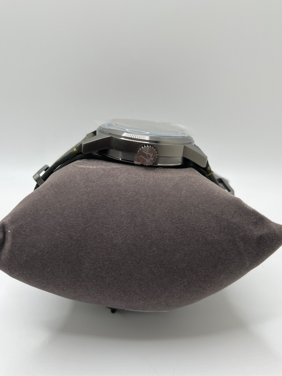Bulova Classic Mens Green Leather Strap Watch 98a255